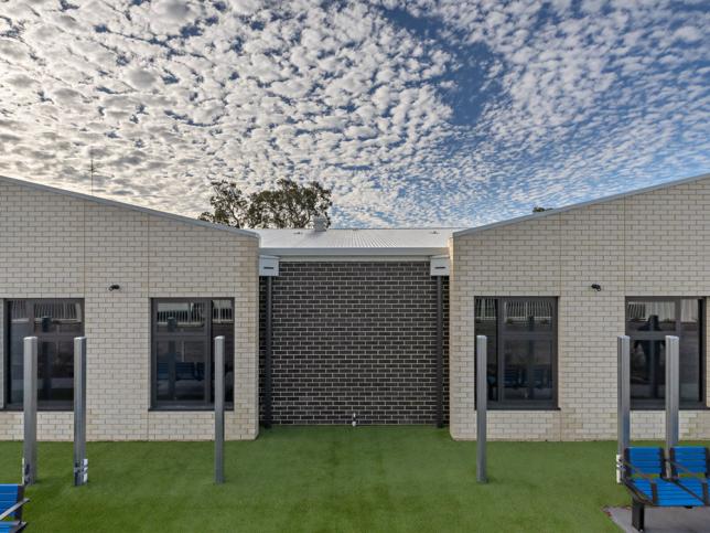 Image of exterior of Edenhope and District Memorial Hospital aged care facility.