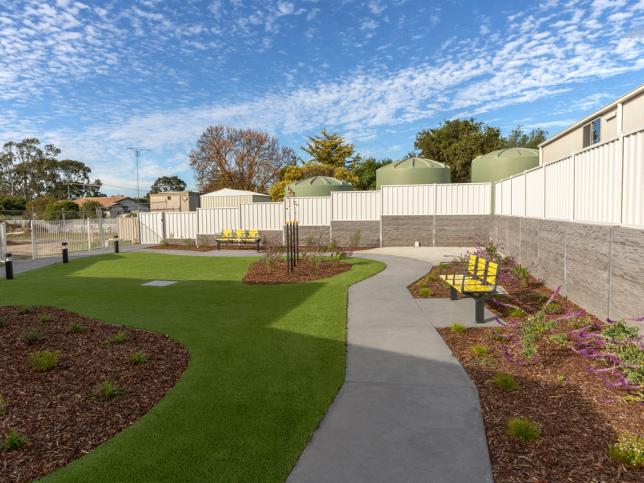 Image of garden and seating area at Edenhope and District Memorial Hospital aged care facility.