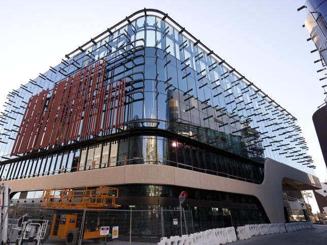 New Footscray Hospital construction of concrete and glass facade