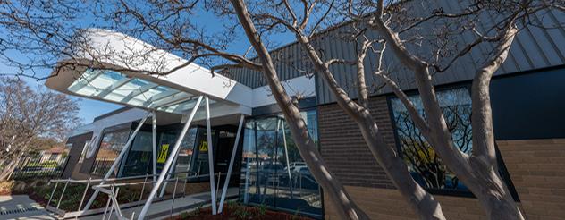 Photo of the front exterior of the Echuca Cancer and Wellness Centre