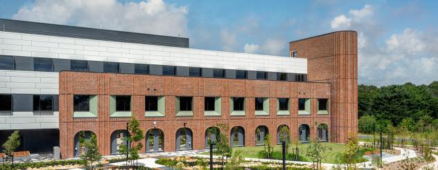 Exterior view of Latrobe Regional Hospital